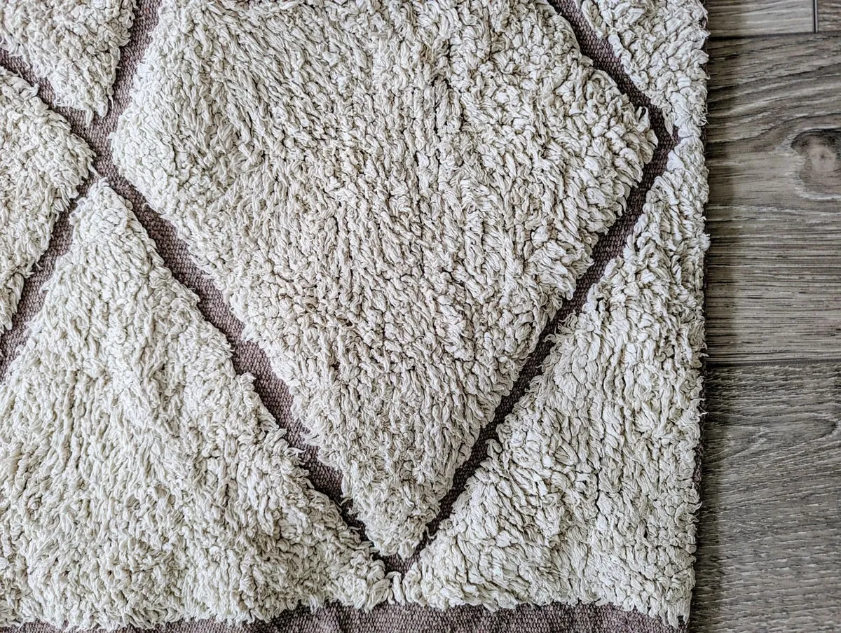 Two free washable wool rugs - Image 2