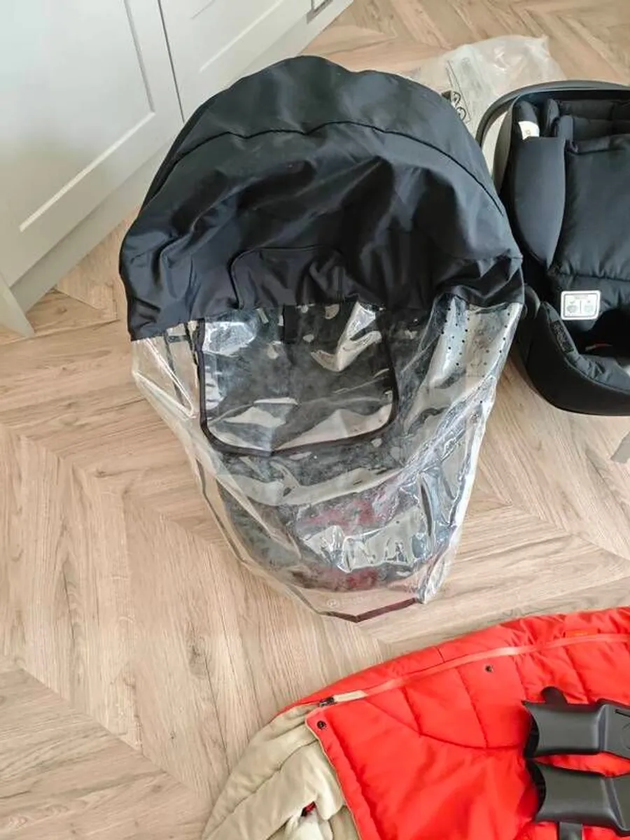 Cybex Priam Pushchair Bundle - Image 1