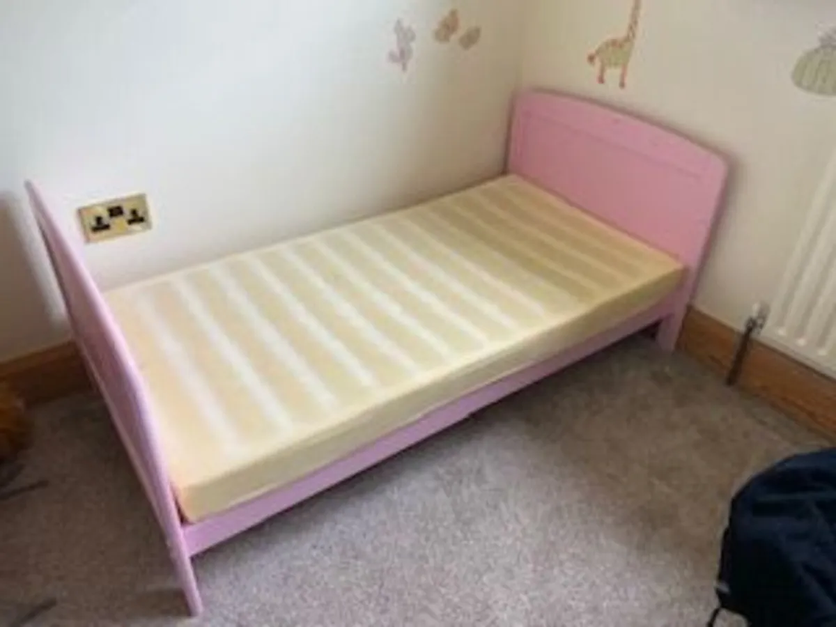 Pink bed - Image 3