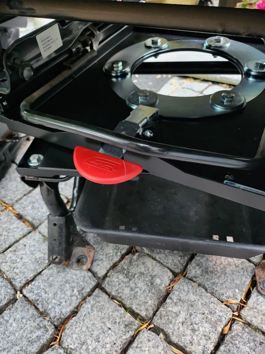 Peugot Boxer single seats and rotating base - Image 1
