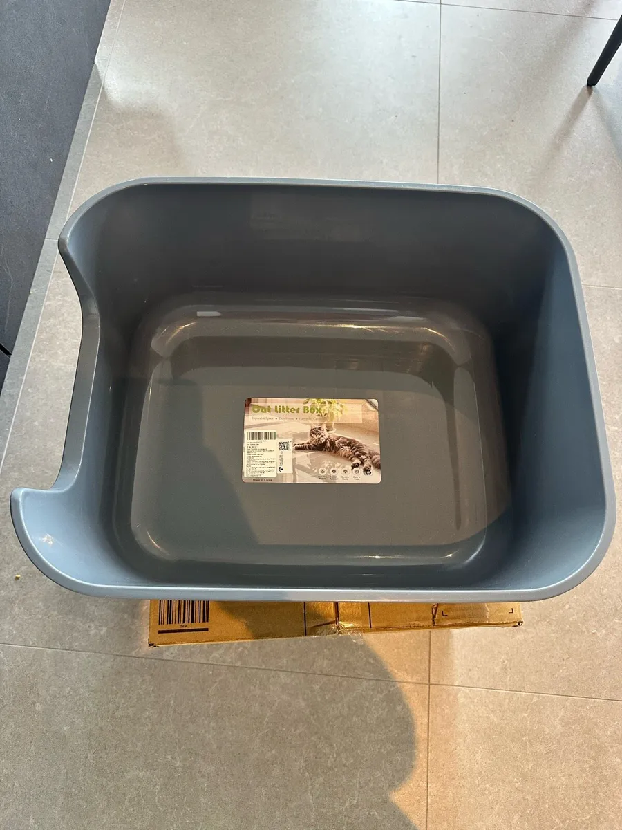 Grey high sided cat litter box - Image 1