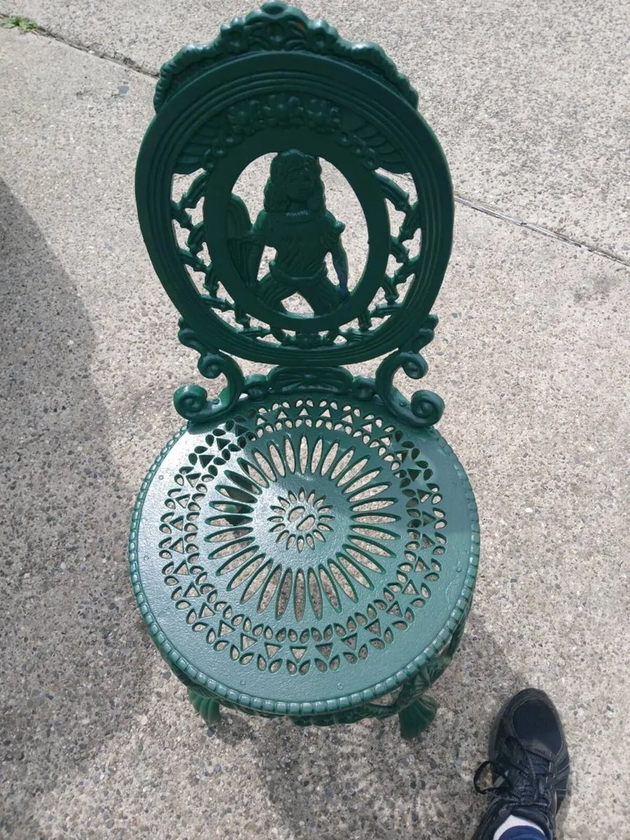 Heavy cast iron garden set - Image 1