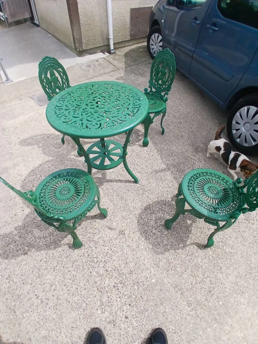 Heavy cast iron garden set - Image 2