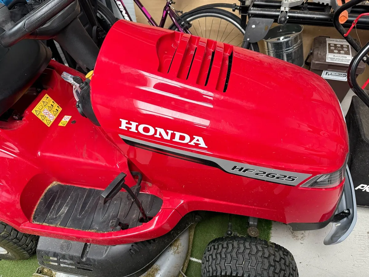 Honda HF2625 Tractor Lawnmower - Image 2
