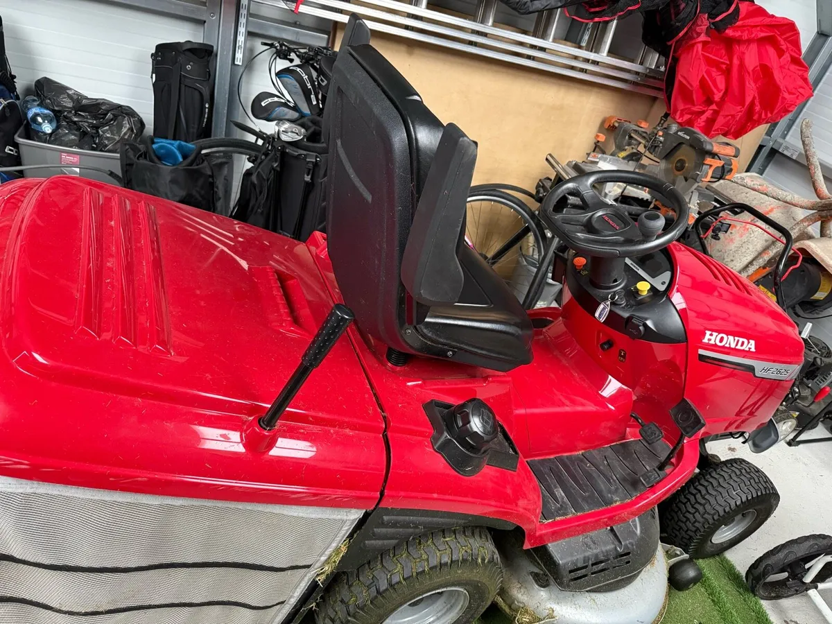 Honda HF2625 Tractor Lawnmower - Image 3