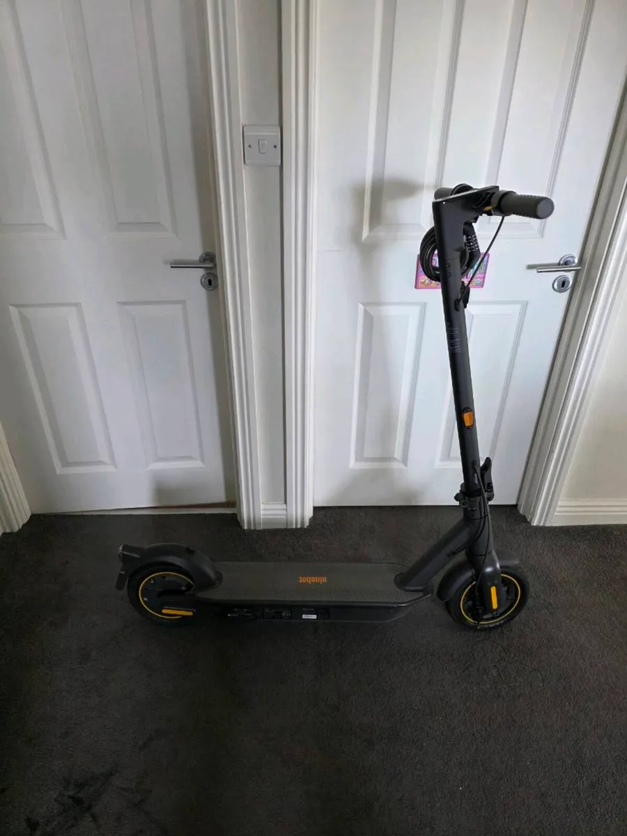 Ninebot KickScooter MAX G30E II - Image 1