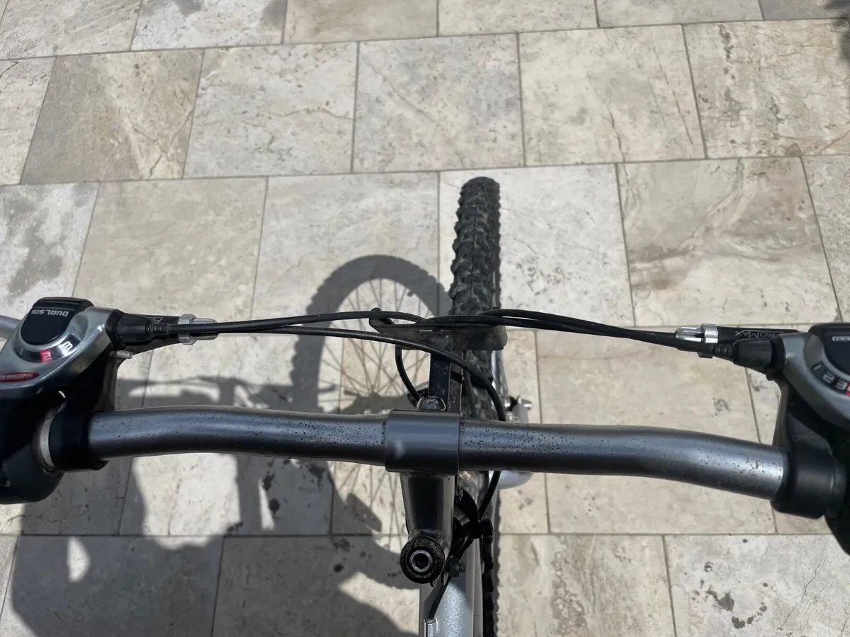 Raleight Mantis 21 gear bike - Image 4