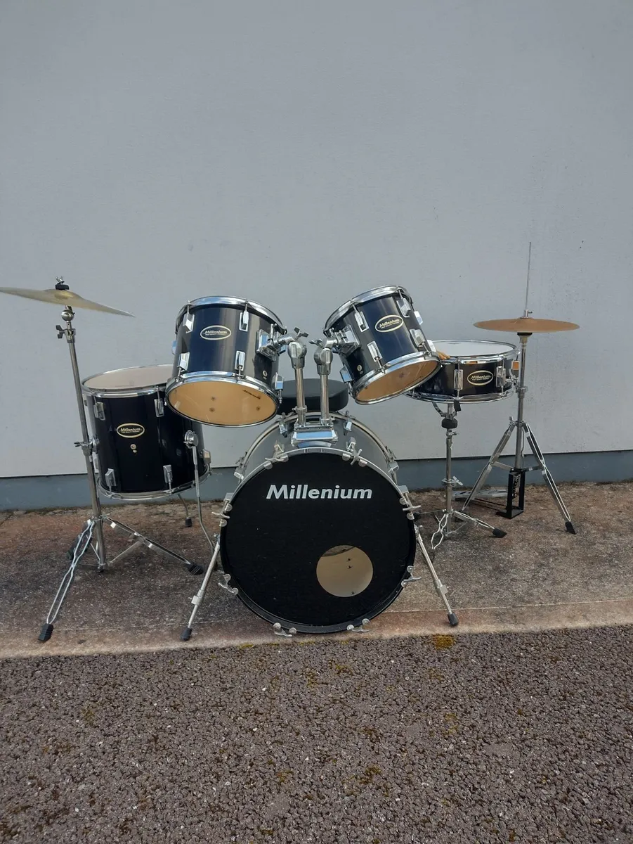 Full Drum Kit.