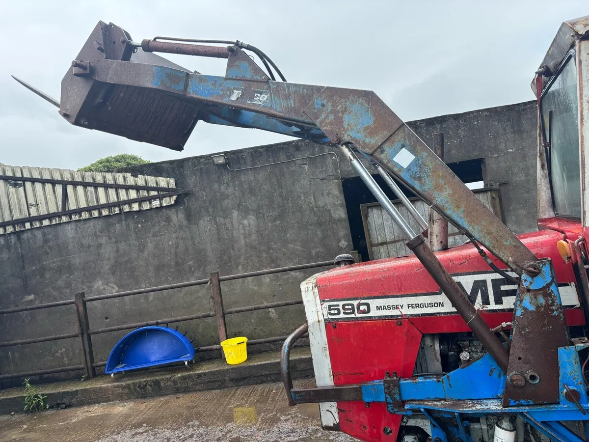 Loader for Massey tractor - Image 1