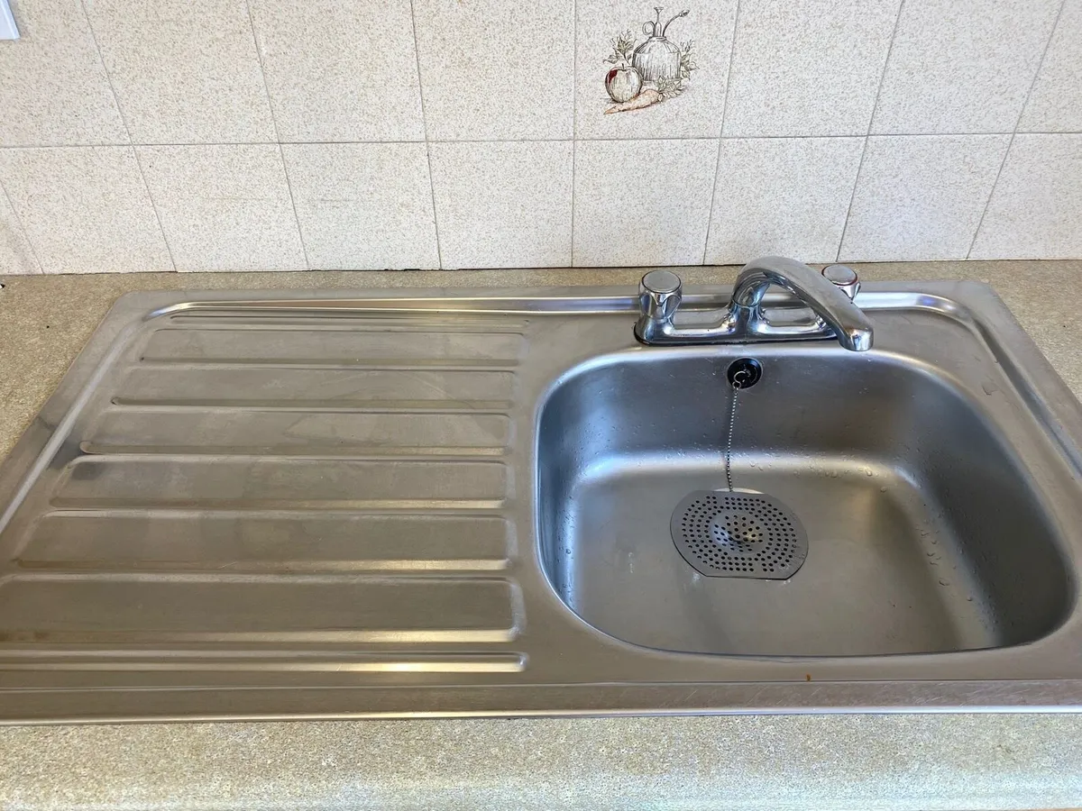 Kitchen units and sink - Image 2