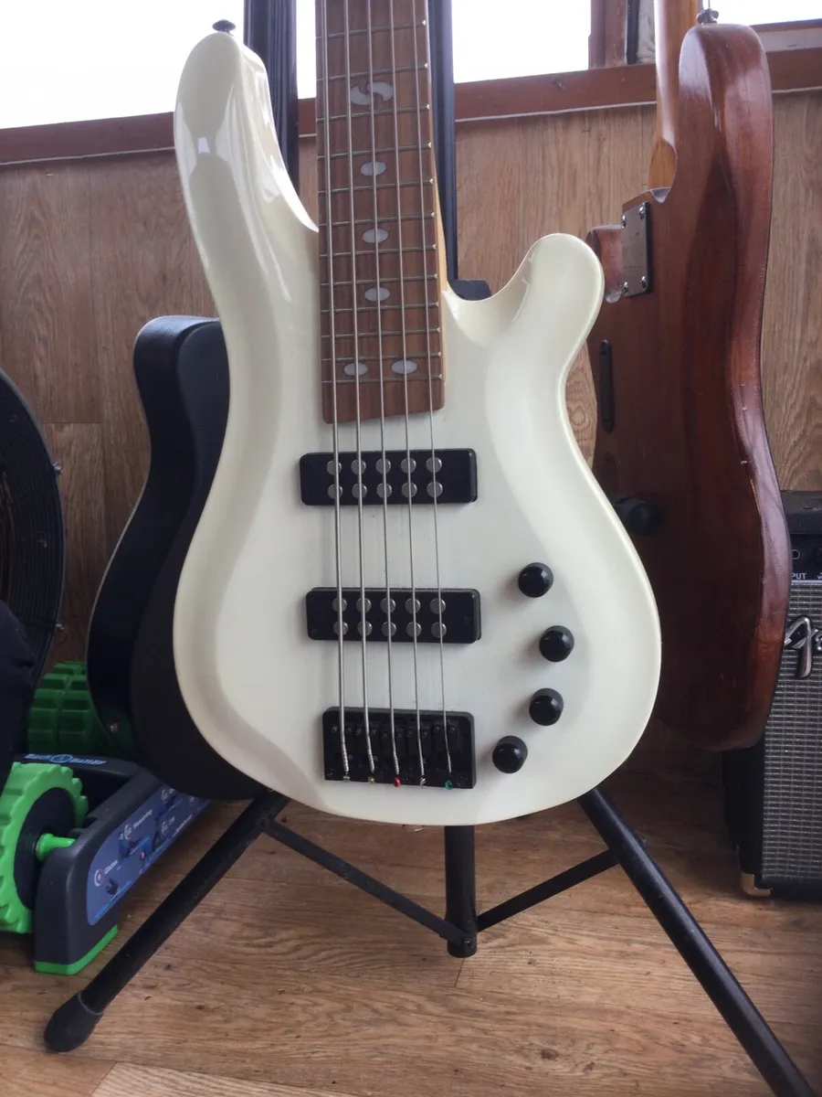 HB B-550 White 5 String Active/Passive Bass - Image 1