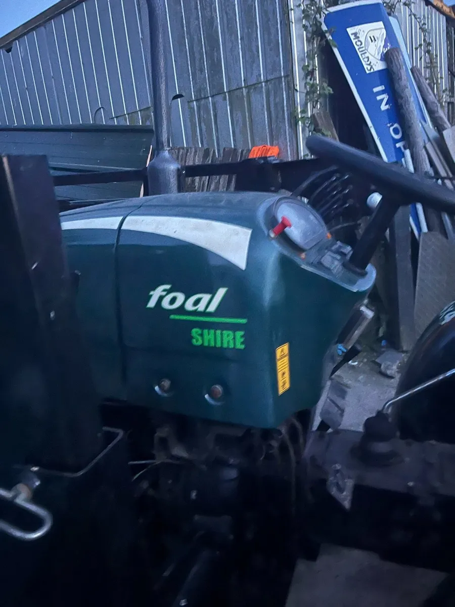 Compact tractor - Image 1