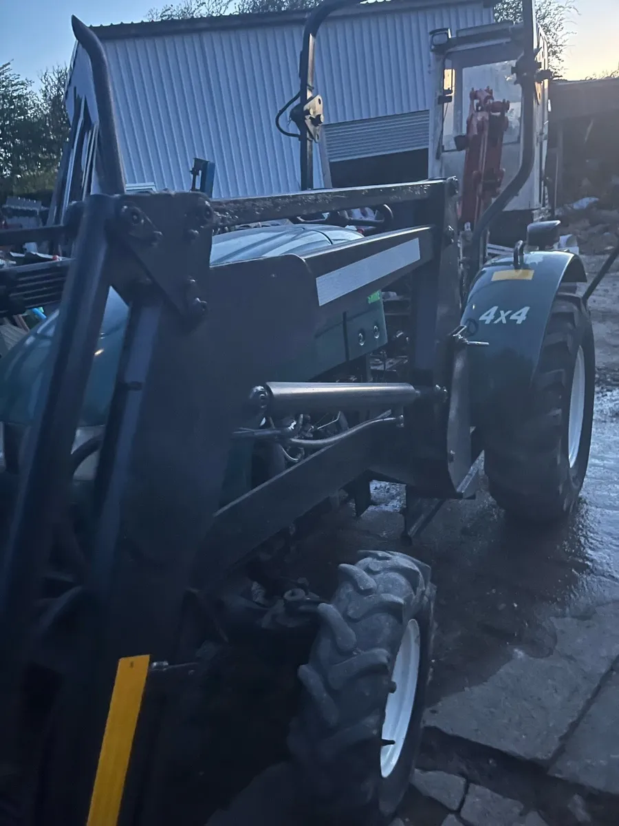 Compact tractor - Image 2