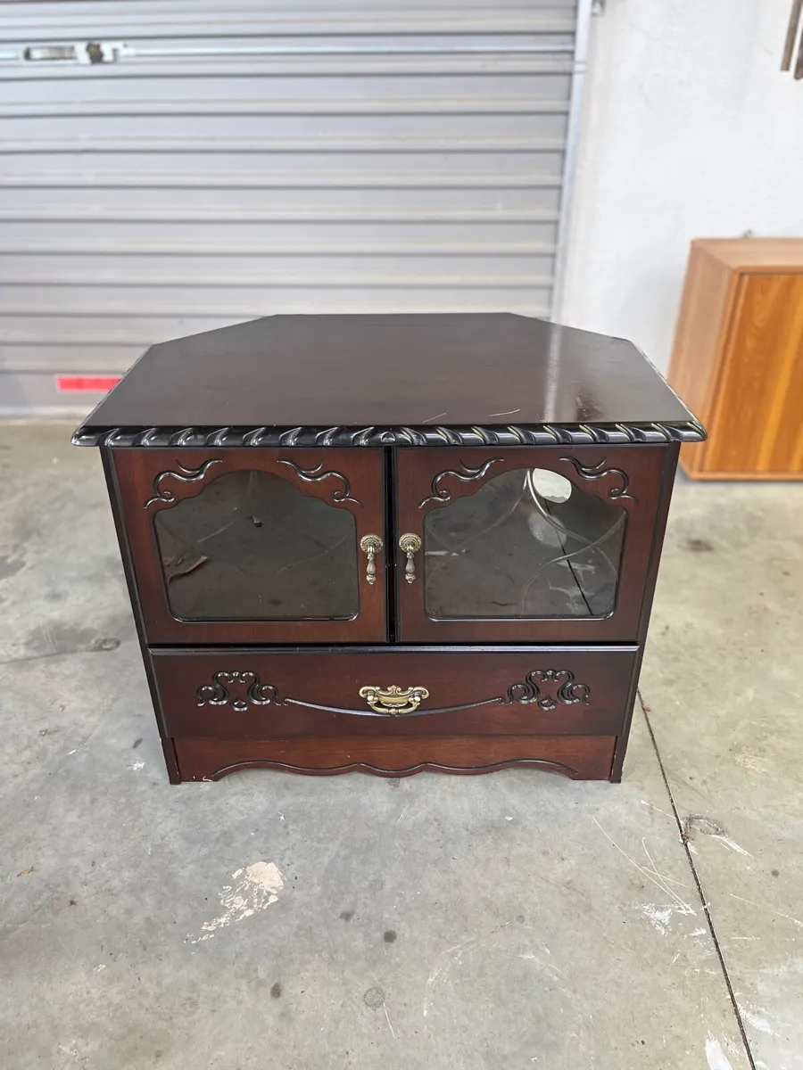 Television cabinet/antique press - Image 1