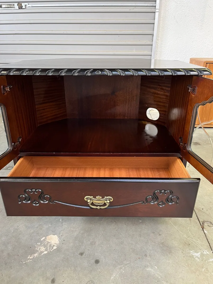 Television cabinet/antique press - Image 4
