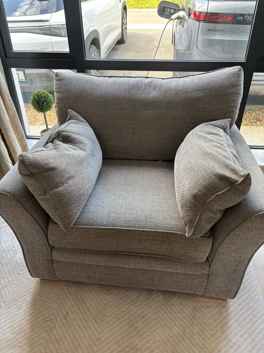 Comfortable 3 seater couch & Armchair - Image 1