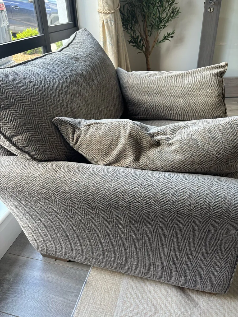 Comfortable 3 seater couch & Armchair - Image 2