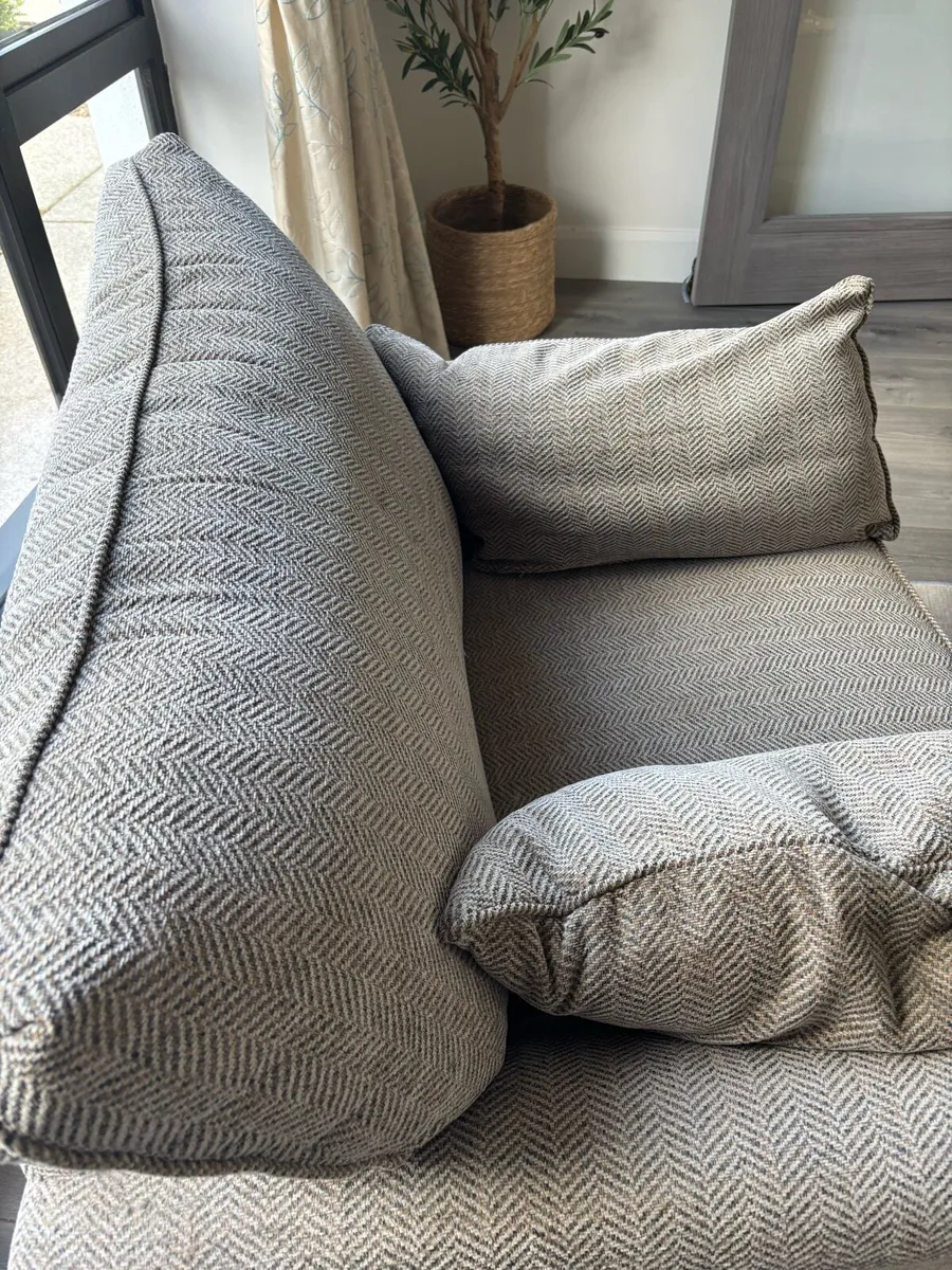 Comfortable 3 seater couch & Armchair - Image 4