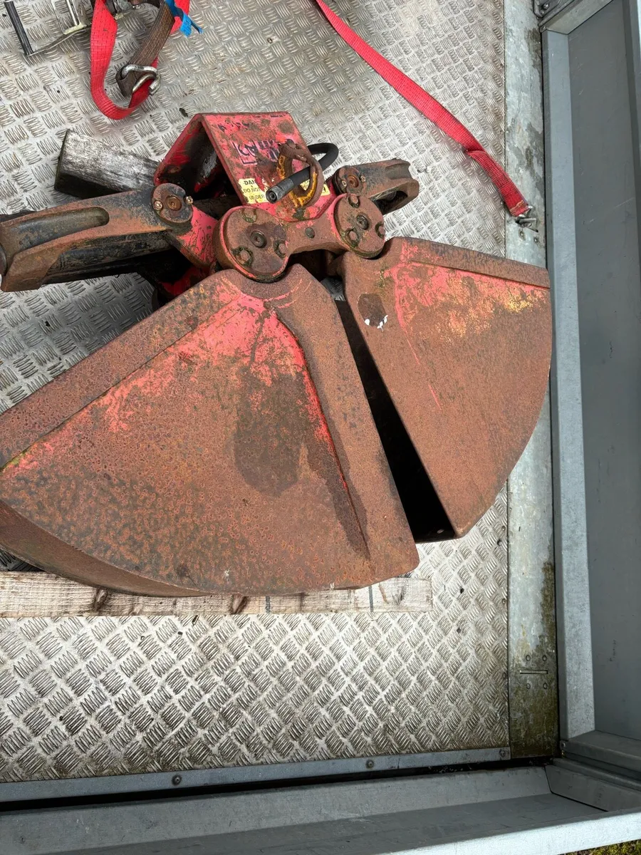 Clamshell bucket - Image 1