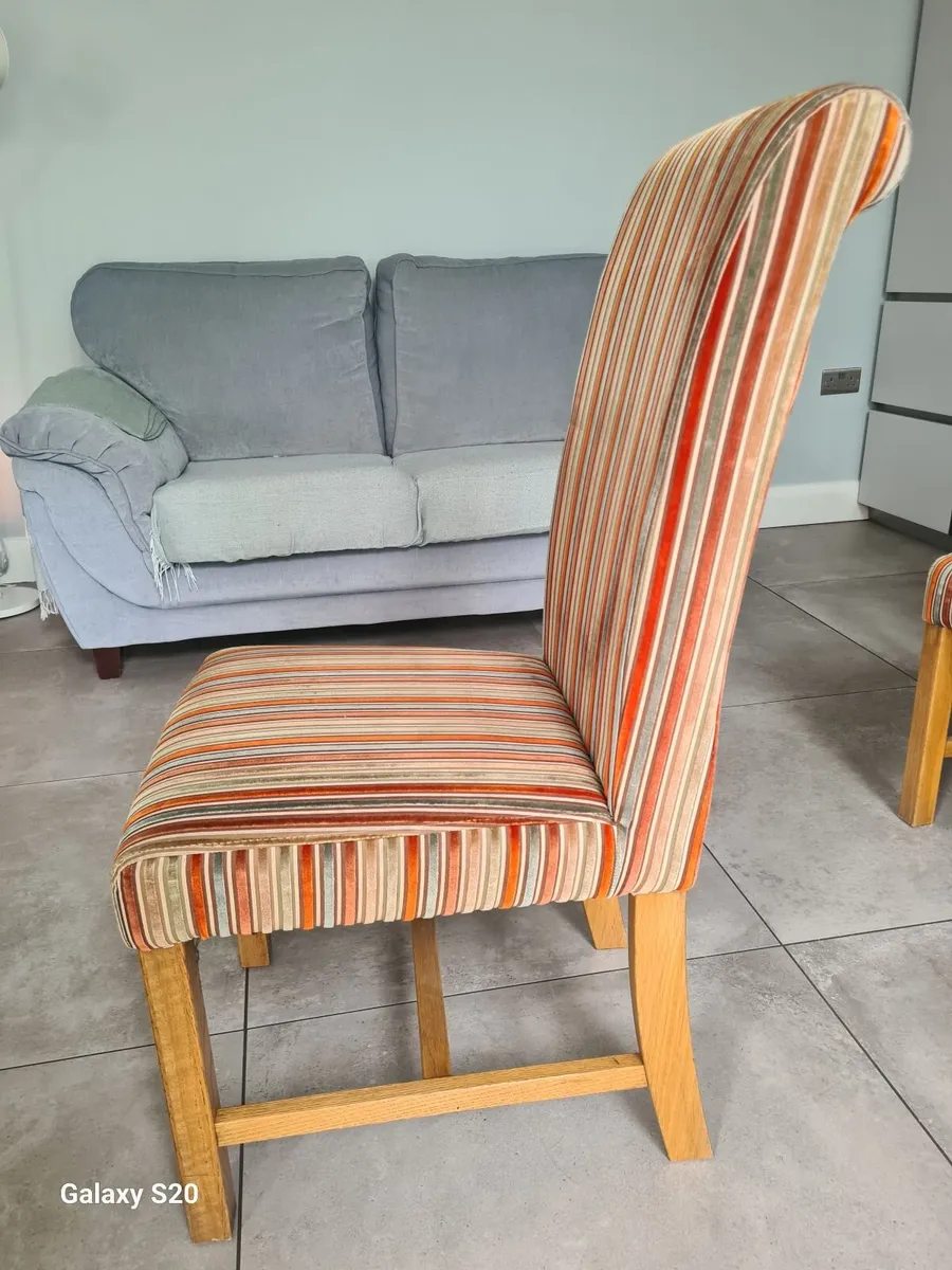 Extendable table, and dining chairs - Image 4