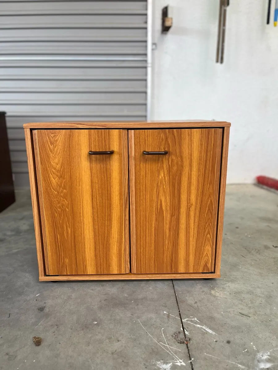 Furniture cabinet - Image 1