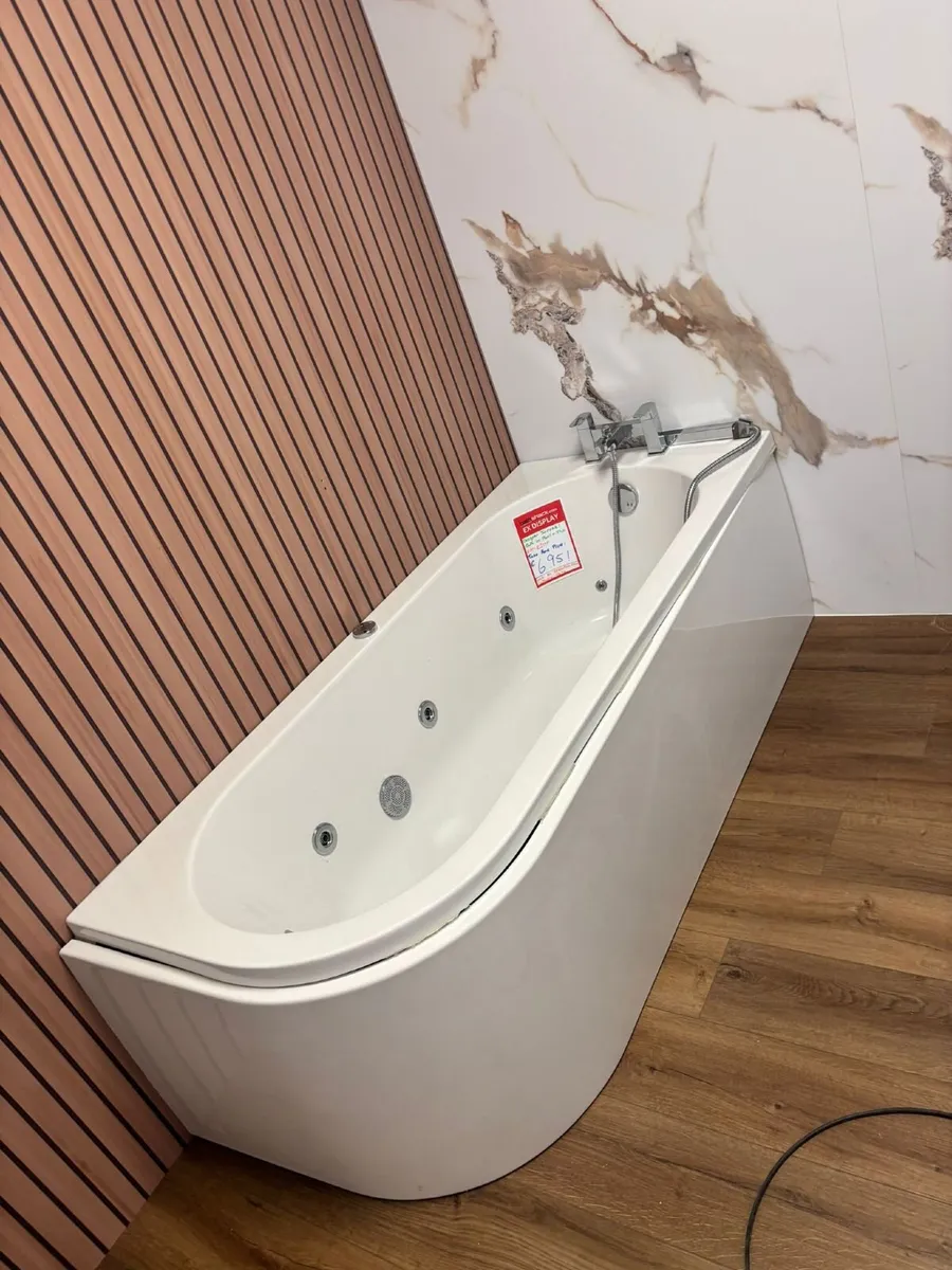 Bathshack Dublin Ex Display Jacuzzi Corner Bath - Image 1