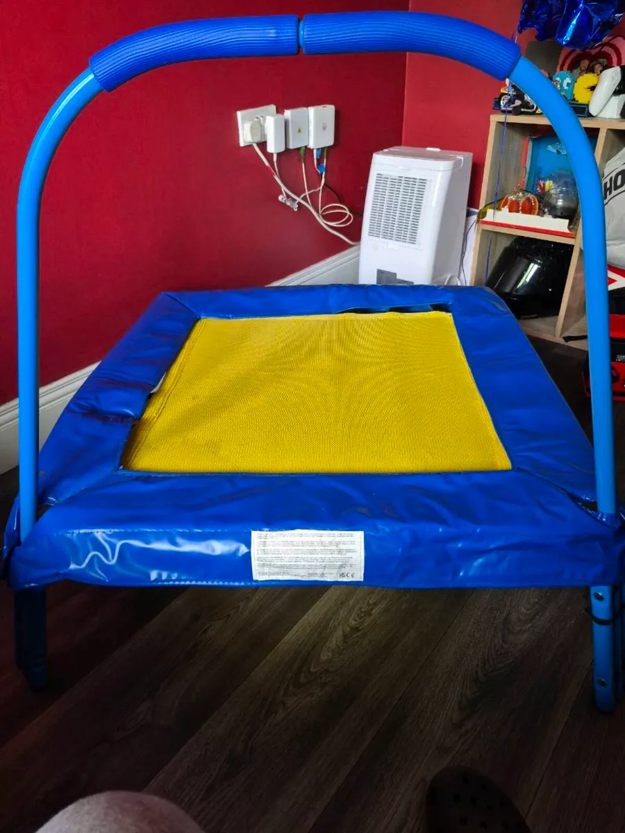 Kids trampoline - Image 1