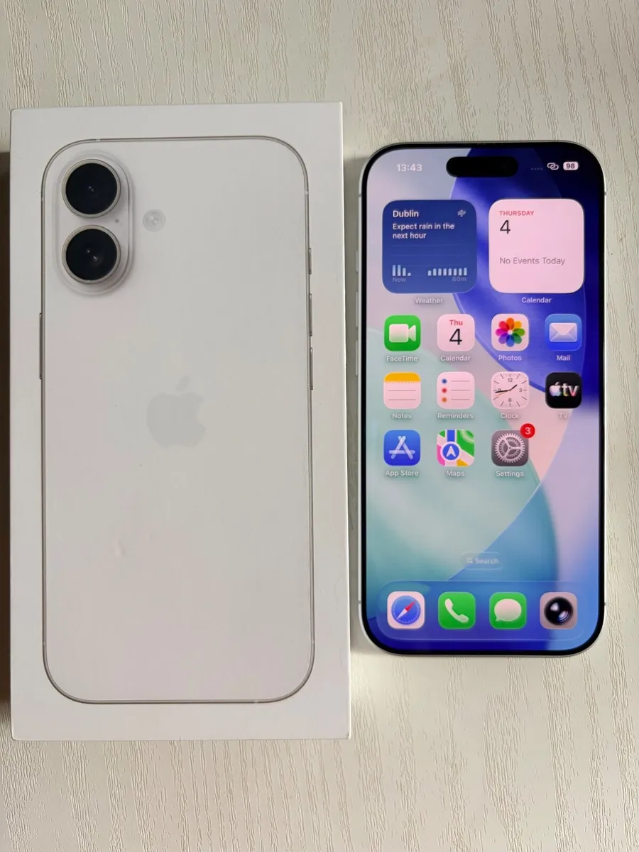 iPhone 17 256GB White Unlocked – 1 Month Old - Image 1