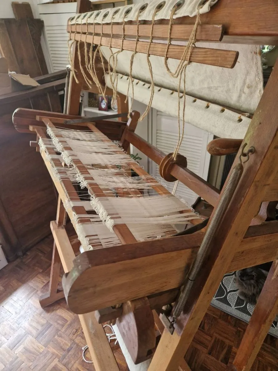Upright floor loom - Image 3