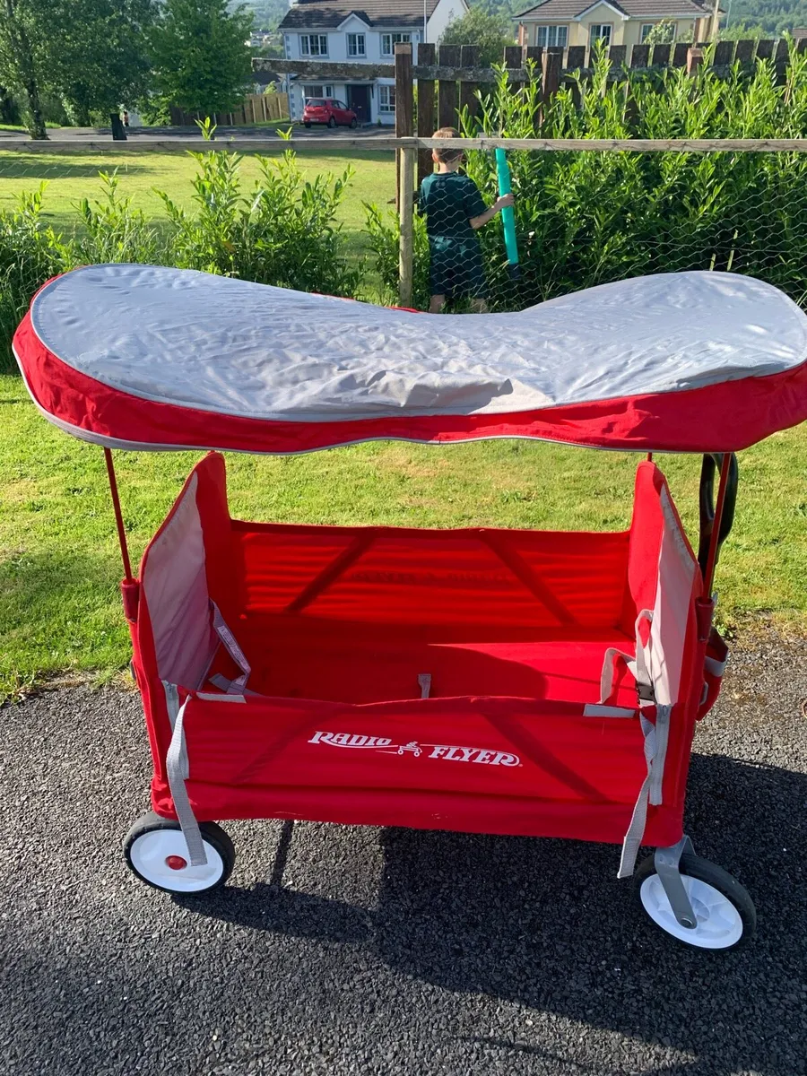 Radio Flyer 3-in-1 EZ Fold Wagon with Canopy - Image 3