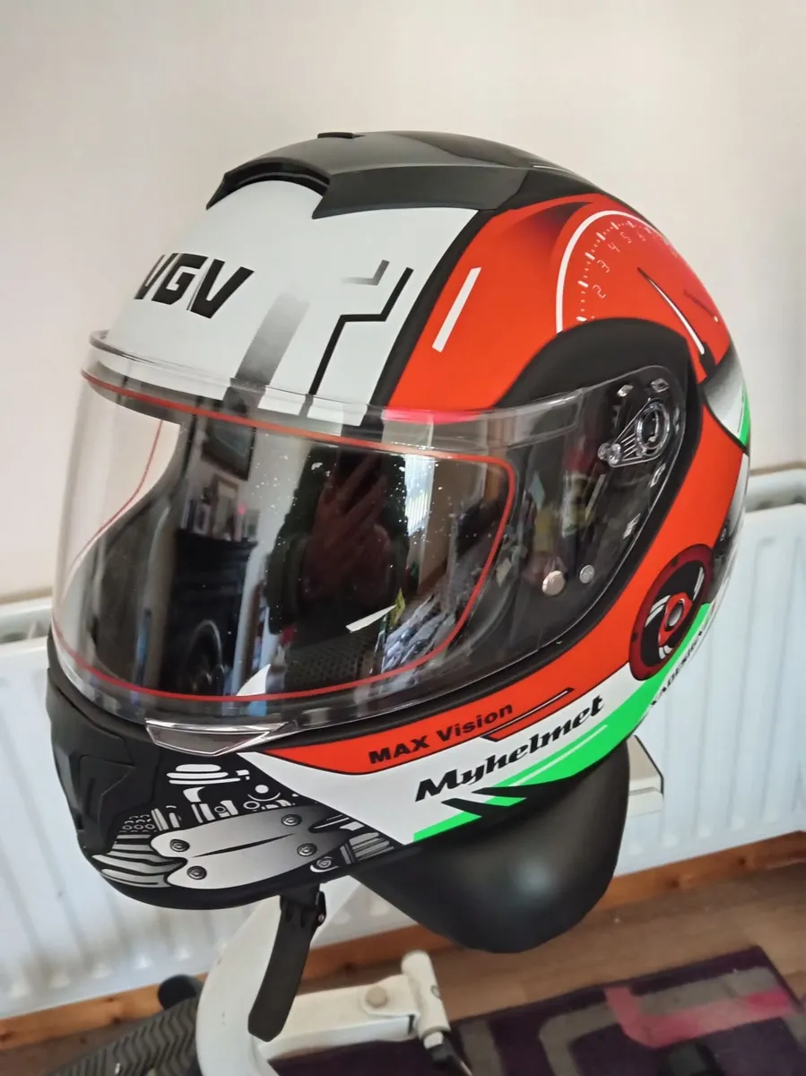 Motorcycle helmet brand new size xl - Image 1