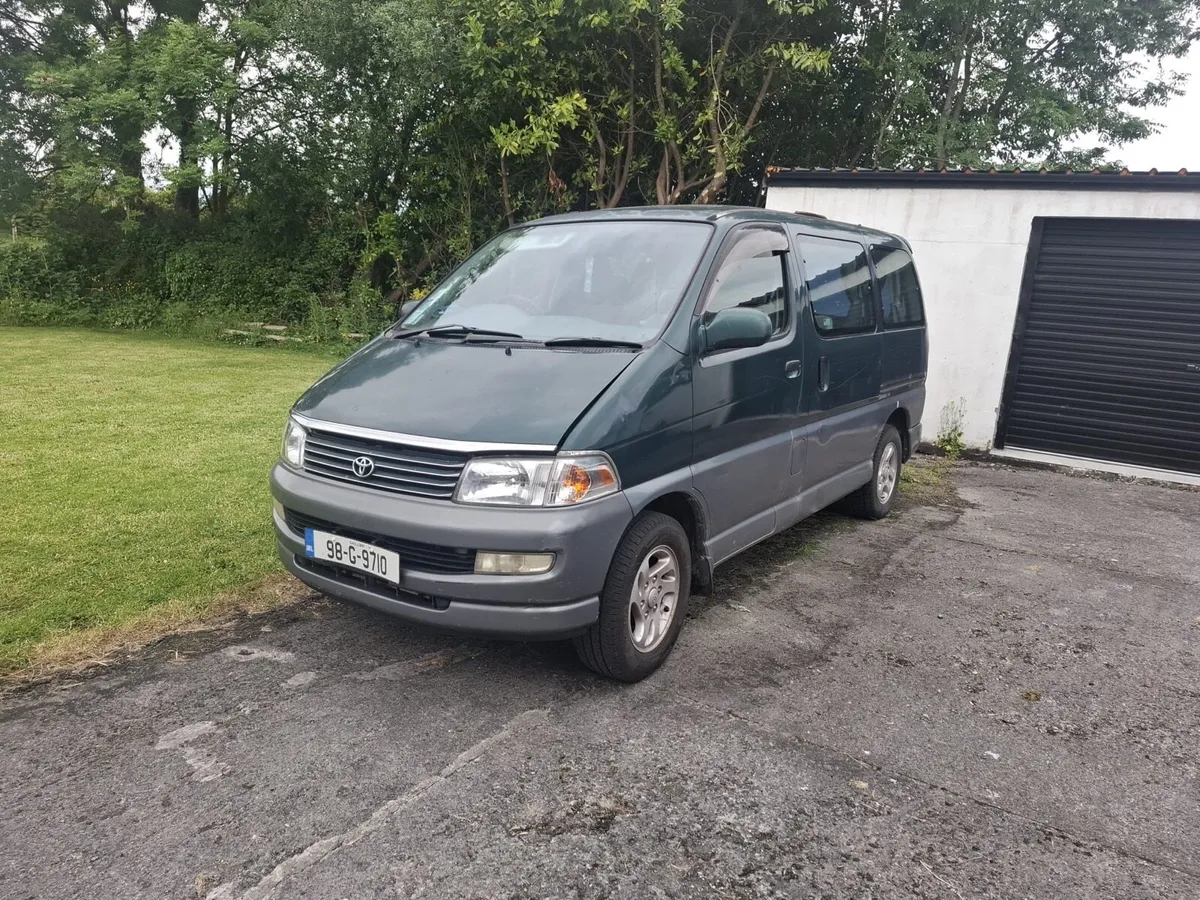**Toyota Regius Camper** - Image 1