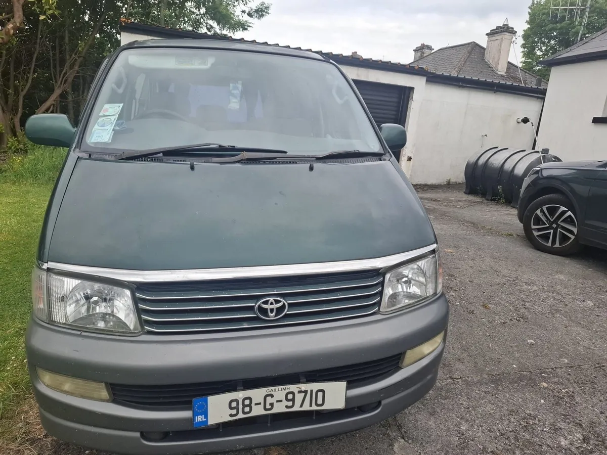 **Toyota Regius Camper** - Image 4