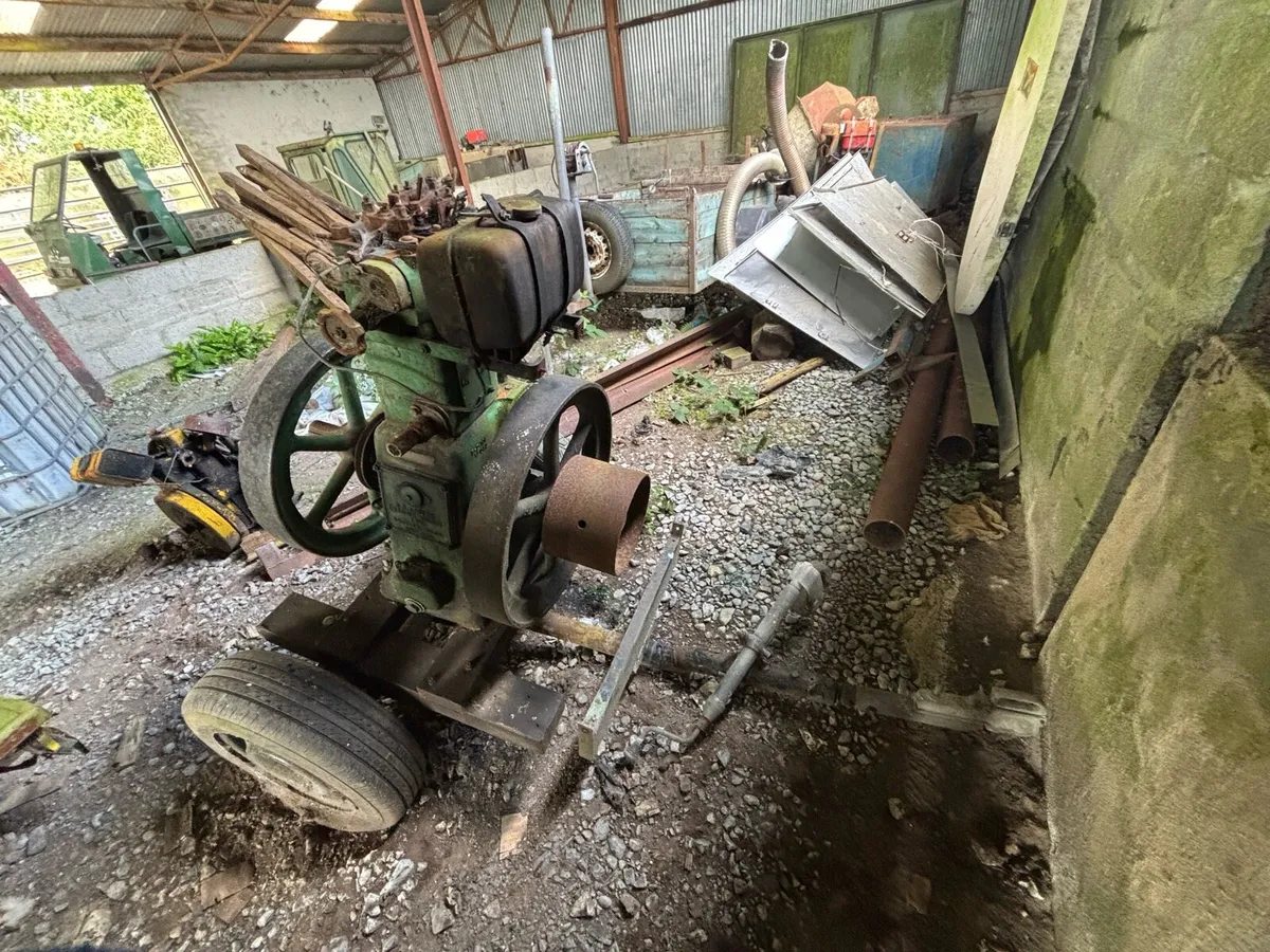 Vintage machinery - Image 1