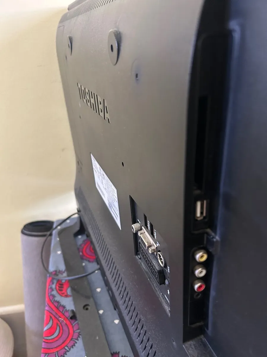 Toshiba LCD Colour TV - Image 2