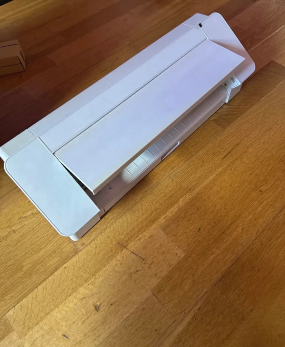 Silhouette cameo 4 - Image 1