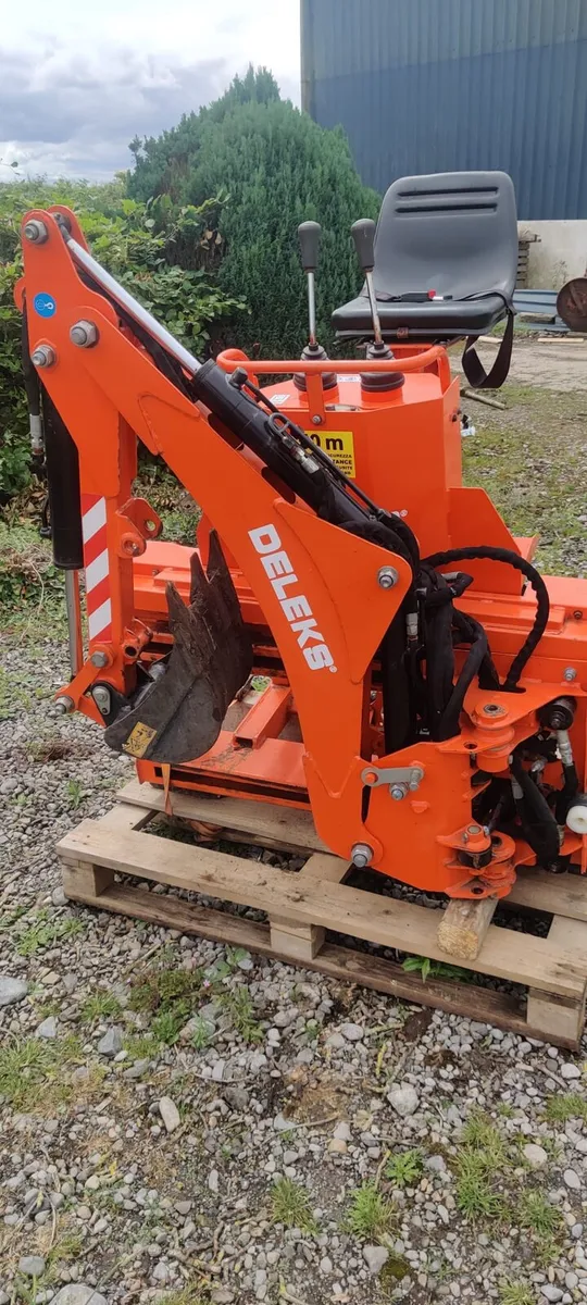 Tractor digger - Image 1