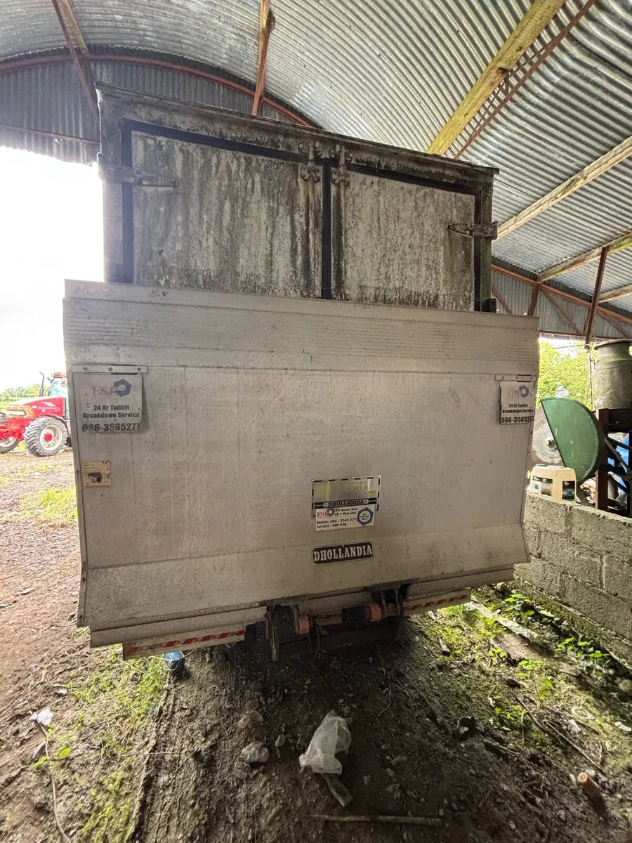 Transit van - Image 3
