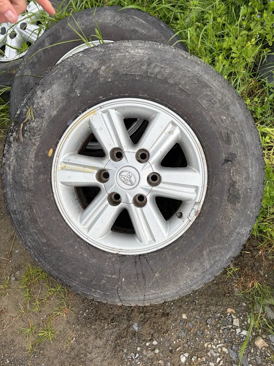 4 15in Toyota alloys & tyres - Image 1
