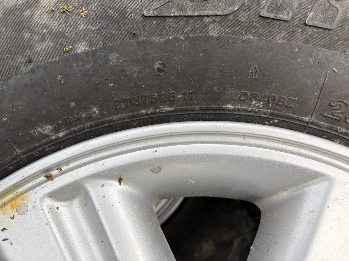 4 15in Toyota alloys & tyres - Image 3