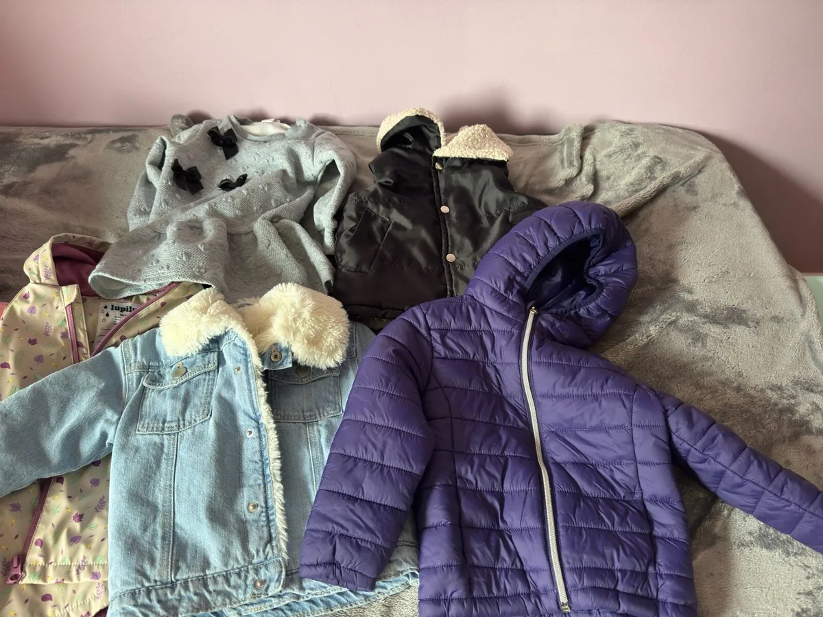children's clothes, at a great price - Image 1