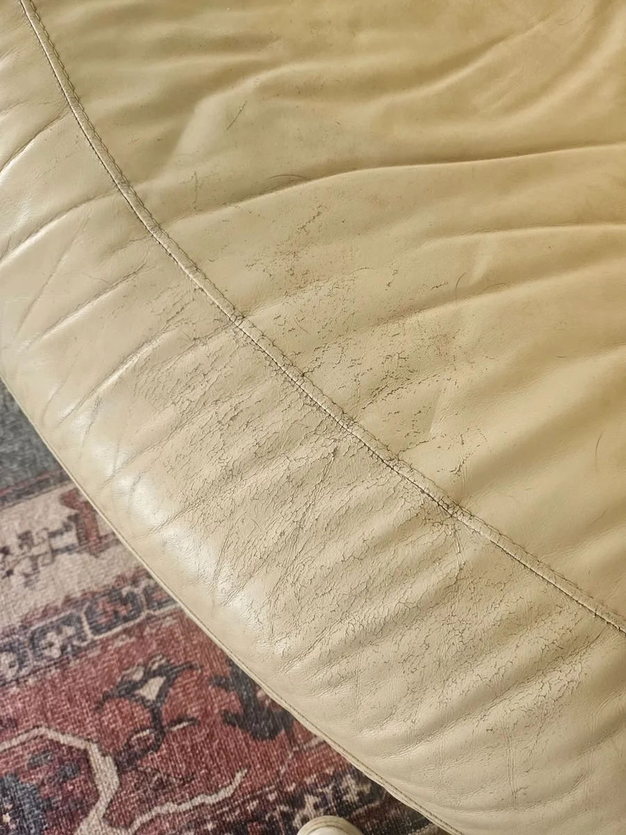 Couch - Image 4