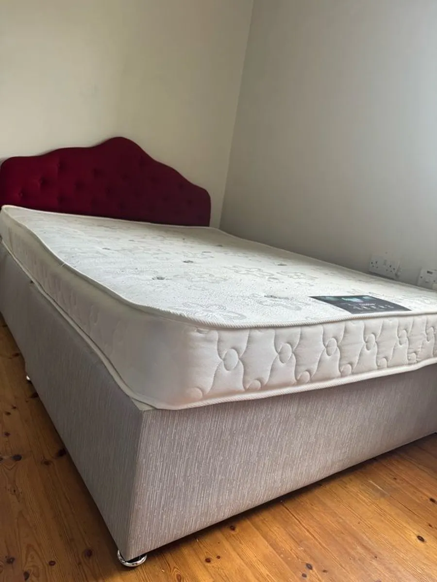 Double bed with mattress and headboard - Image 2