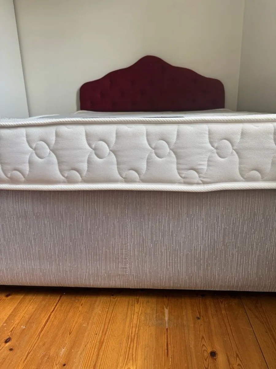 Double bed with mattress and headboard - Image 4