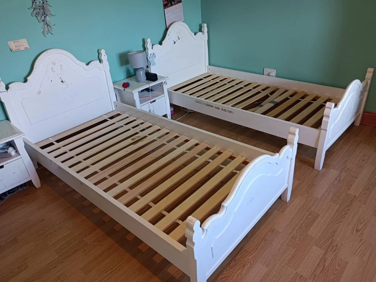 Single Beds - Image 3