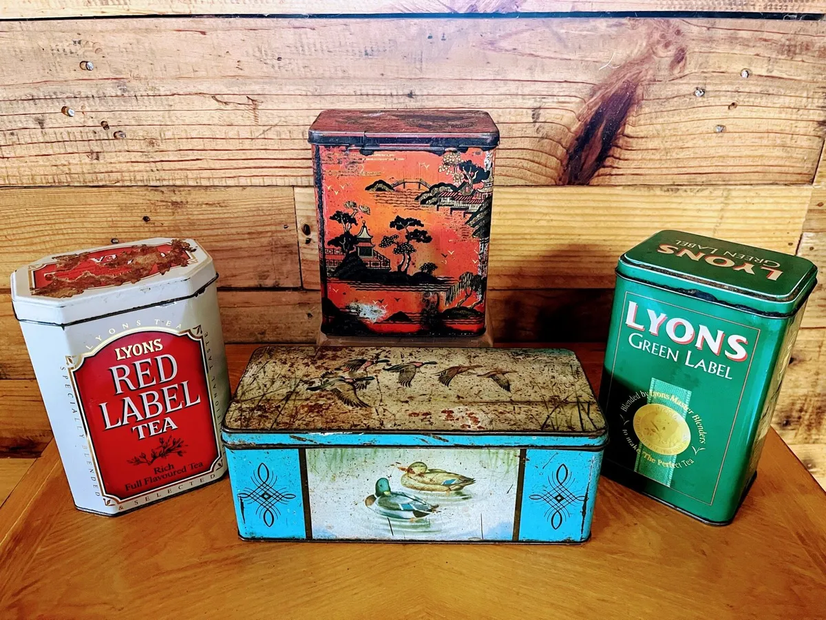 4 Vintage tin containers - Image 2