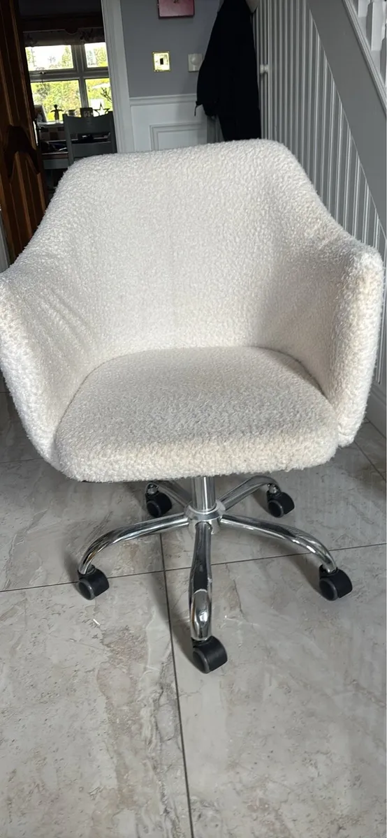 Cream boucle office chair - Image 3