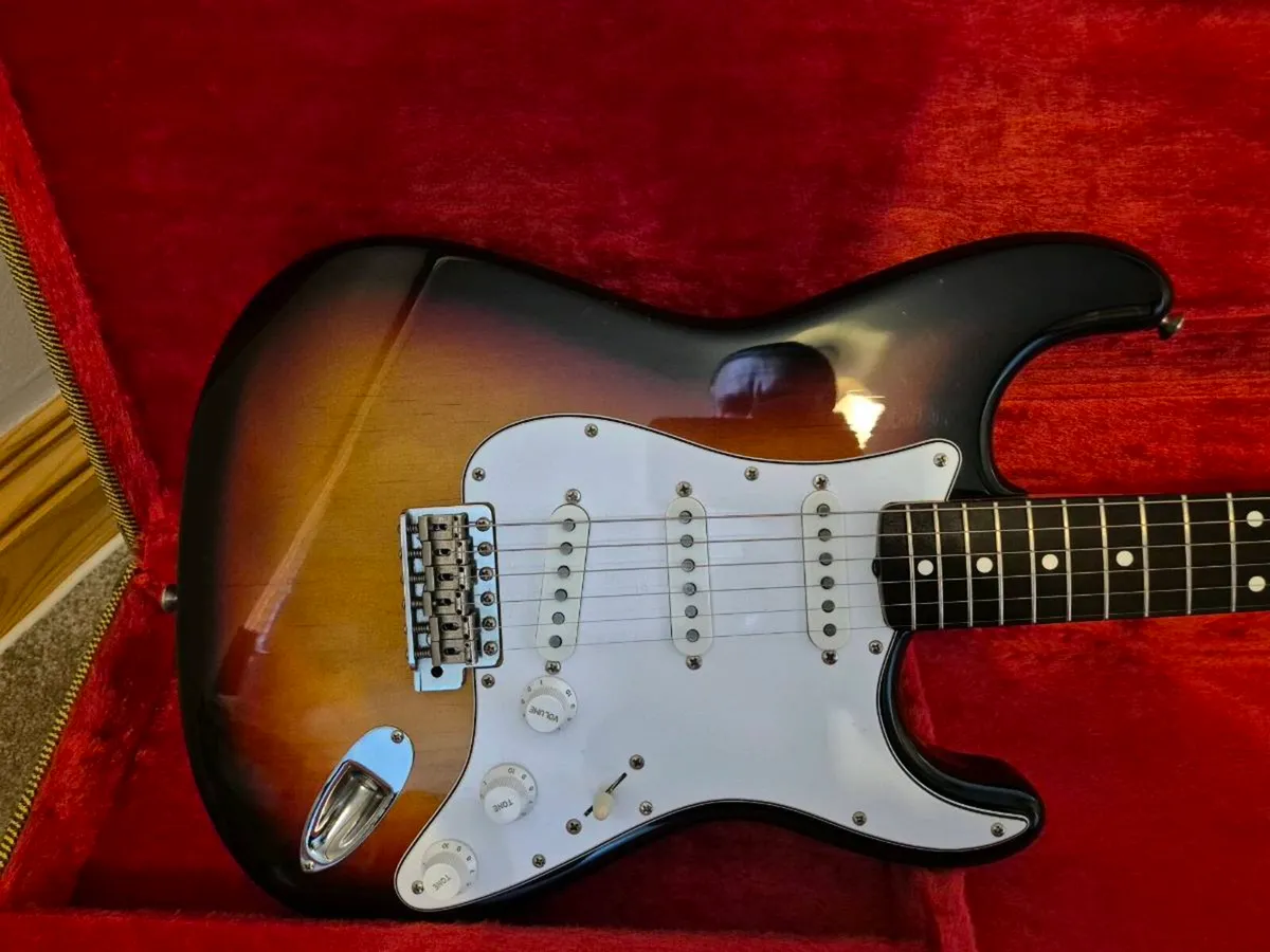 Fender JV 62 stratocaster, 1983 - Image 2
