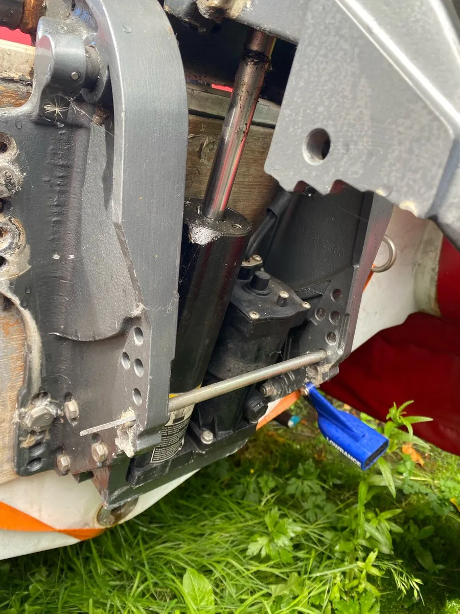 Mariner 60hp 2 stroke outboard engine - Image 2