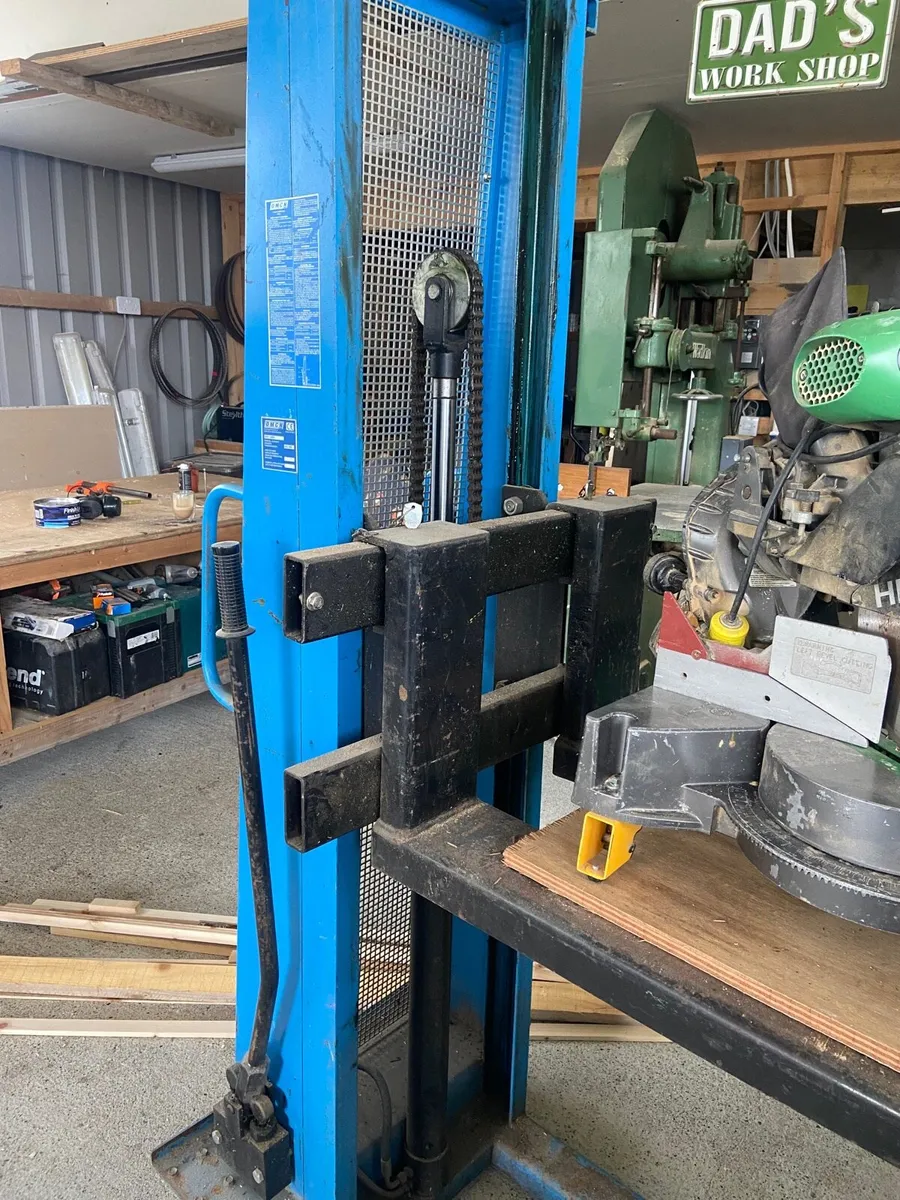 Pallet stacker truck - Image 2